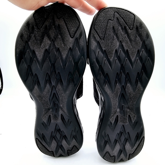 Skechers GOGA Max Go Walk Flex Sandal-Impressed Slide Black & Gray - Picture 10 of 10